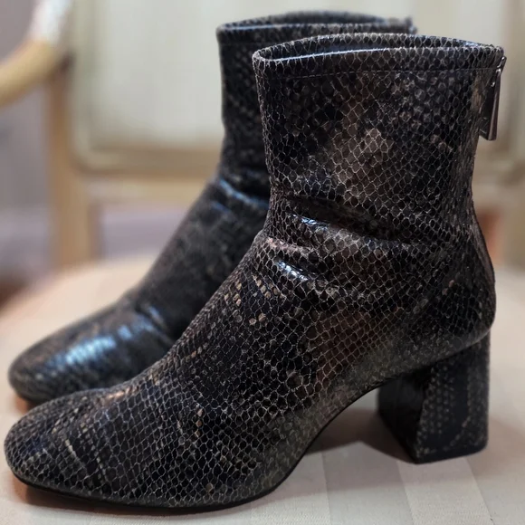 ZARA, LADIES PYTHON BOOTS SIZE 40 EURO 9.5 US - Picture 4 of 10